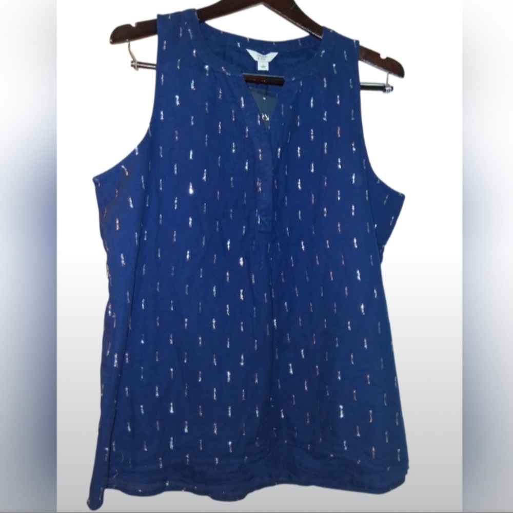 🦋Crown & Ivy Navy Sleeveless Blouse Size M